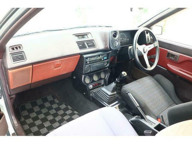COROLLA LEVIN
