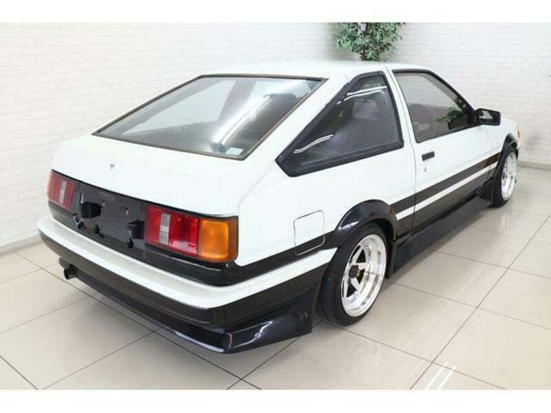 COROLLA LEVIN