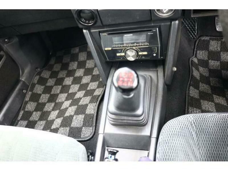 COROLLA LEVIN