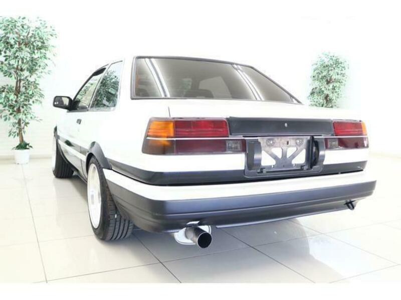COROLLA LEVIN