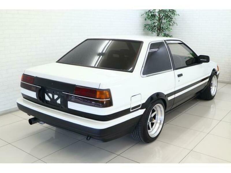 COROLLA LEVIN