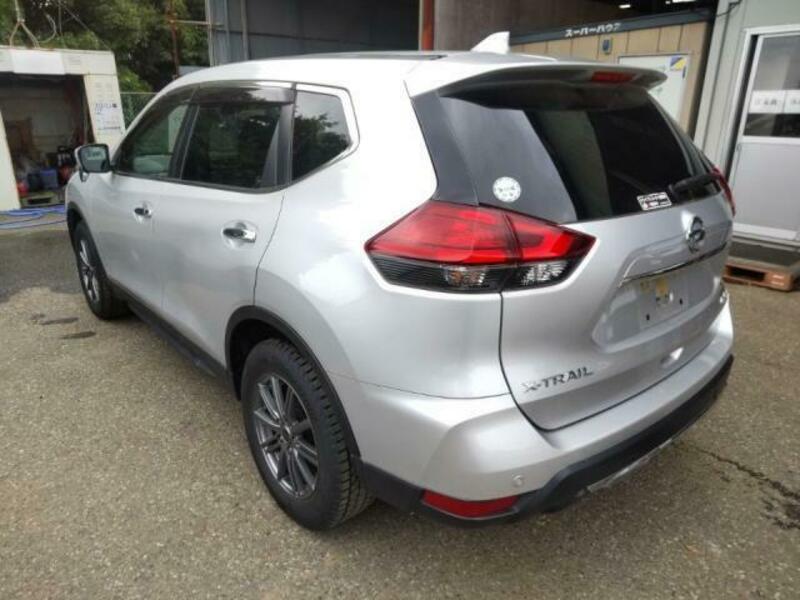X-TRAIL