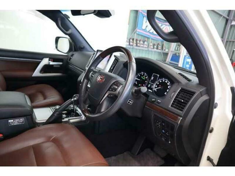 LAND CRUISER