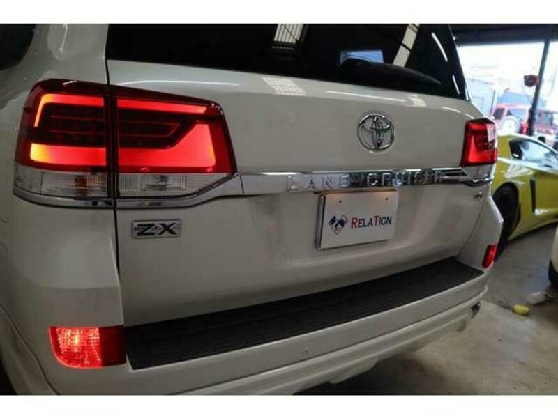 LAND CRUISER