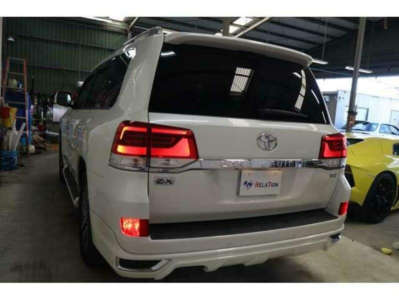 LAND CRUISER