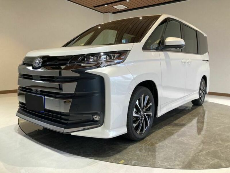 TOYOTA NOAH