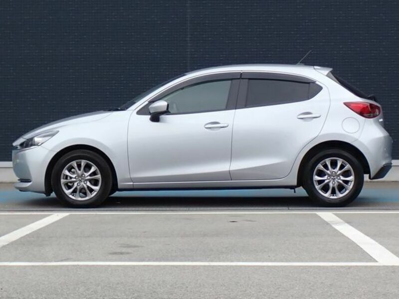MAZDA2