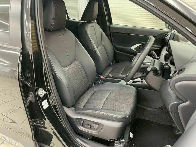 YARIS CROSS