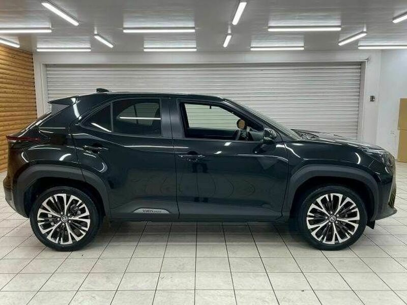 YARIS CROSS