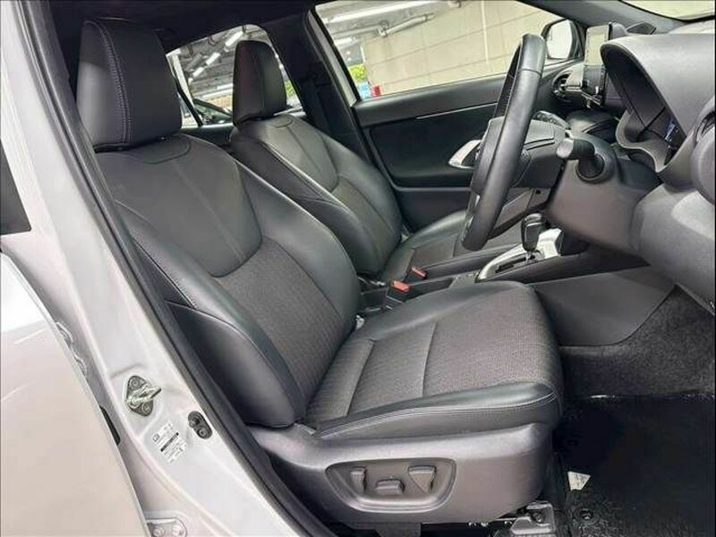 YARIS CROSS