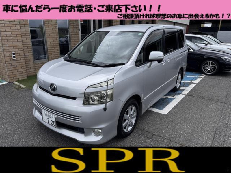 TOYOTA VOXY