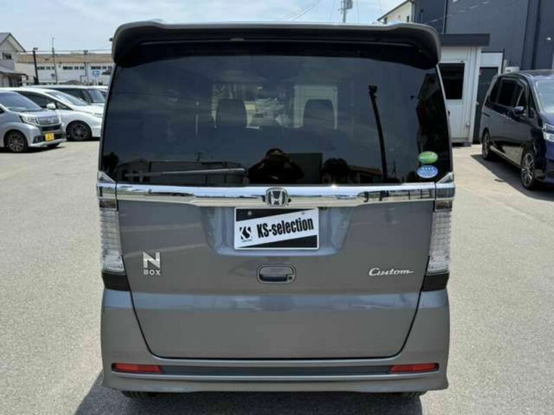 N BOX CUSTOM