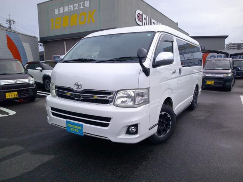 TOYOTA HIACE