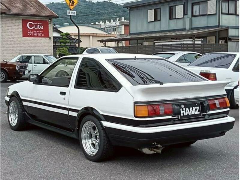 COROLLA LEVIN