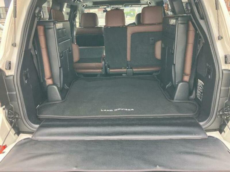 LAND CRUISER
