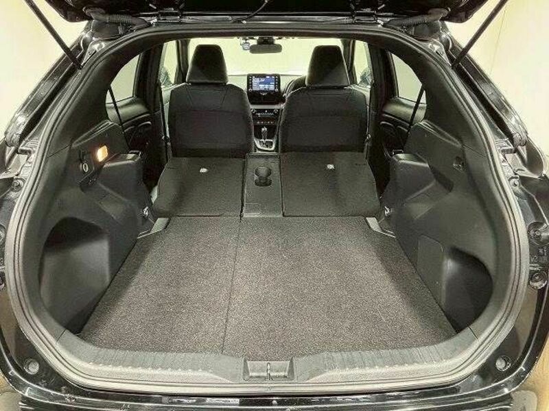 YARIS CROSS