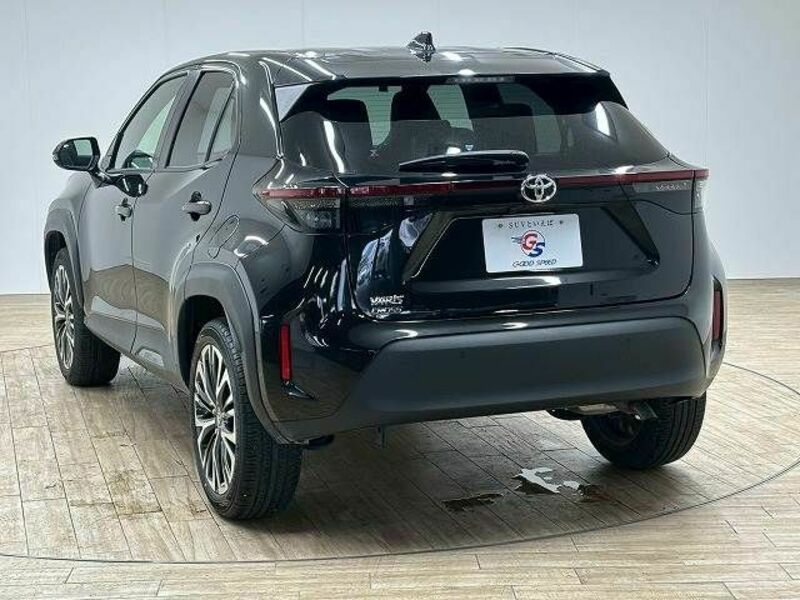 YARIS CROSS