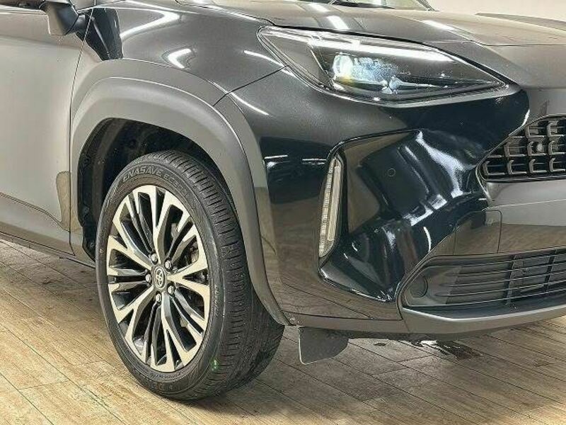 YARIS CROSS