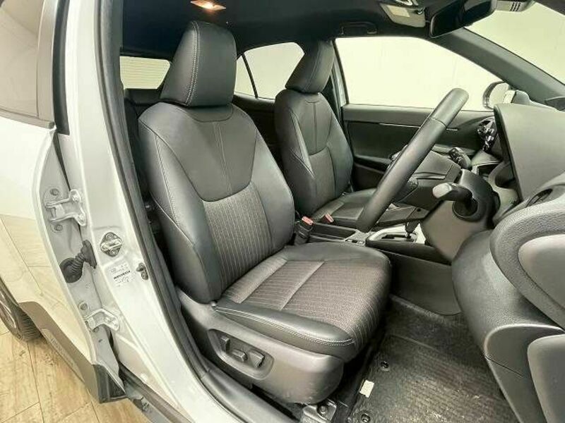YARIS CROSS