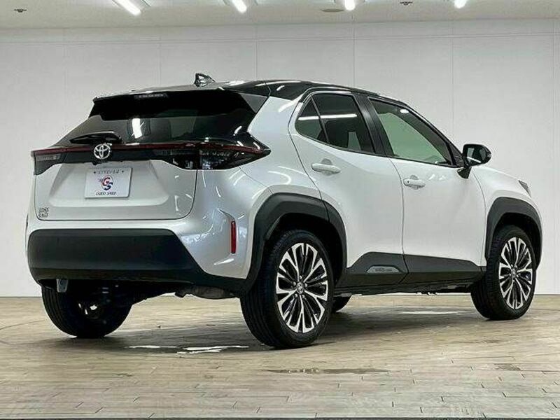 YARIS CROSS