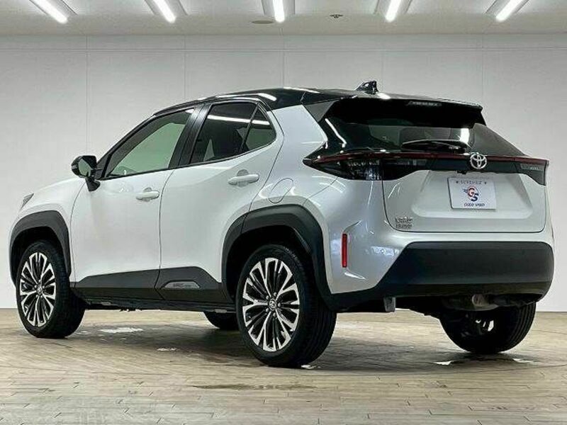 YARIS CROSS