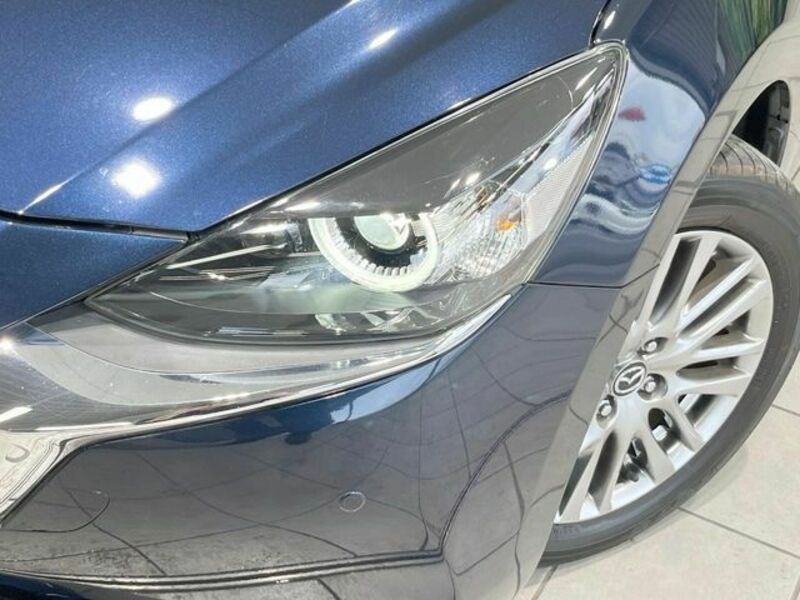 MAZDA2