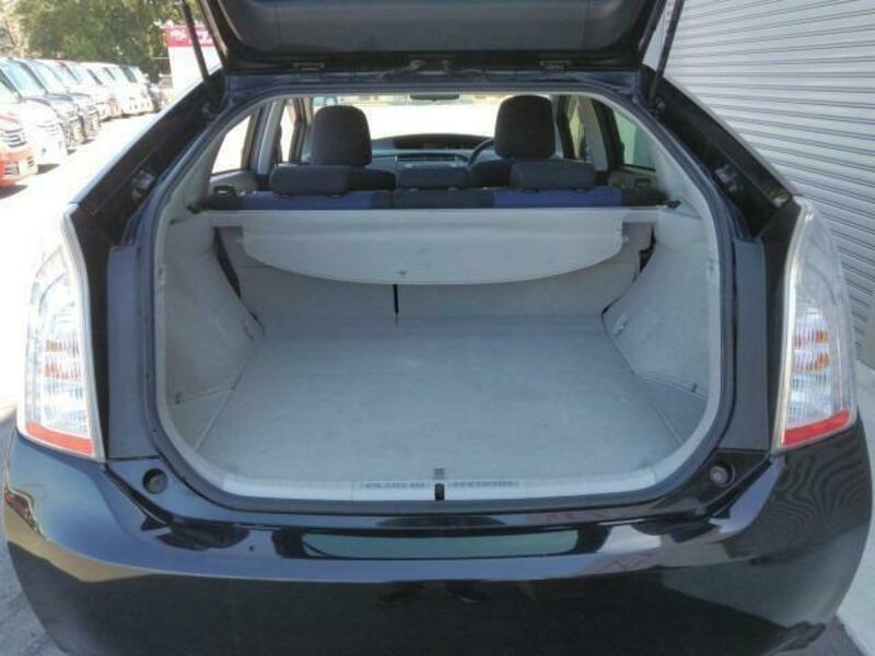 PRIUS PHV