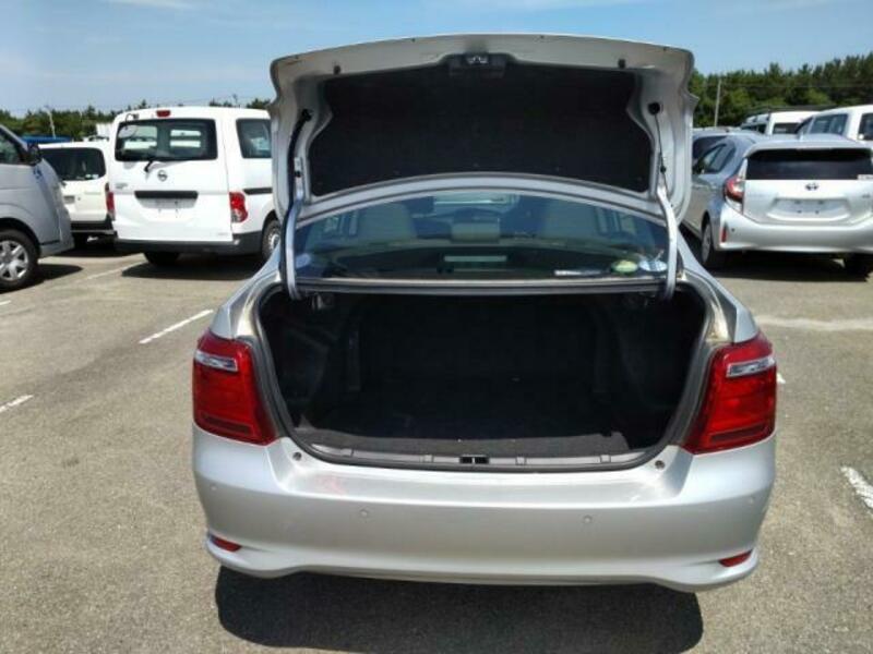 COROLLA AXIO