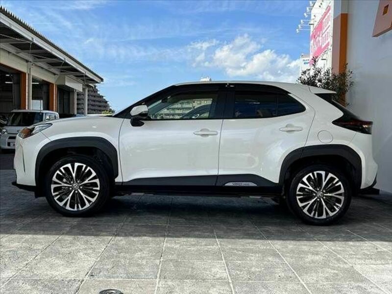 YARIS CROSS