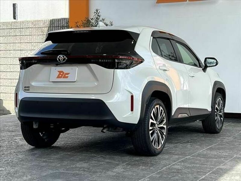 YARIS CROSS