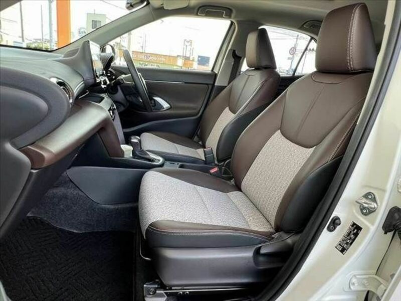 YARIS CROSS