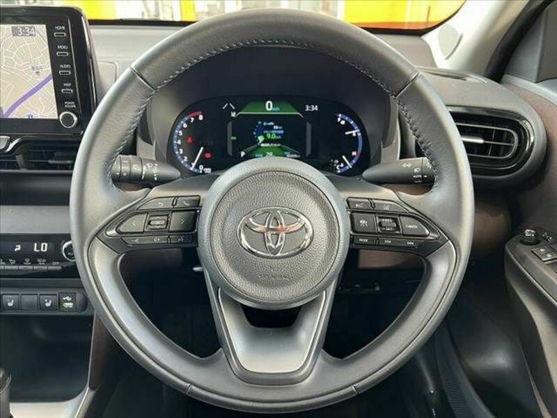 YARIS CROSS