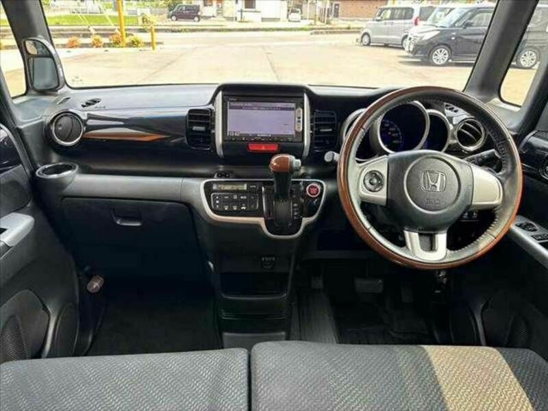 N BOX CUSTOM