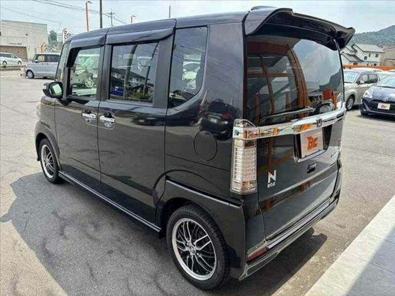 N BOX CUSTOM
