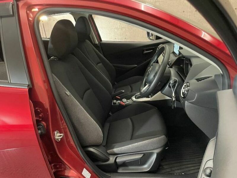 MAZDA2