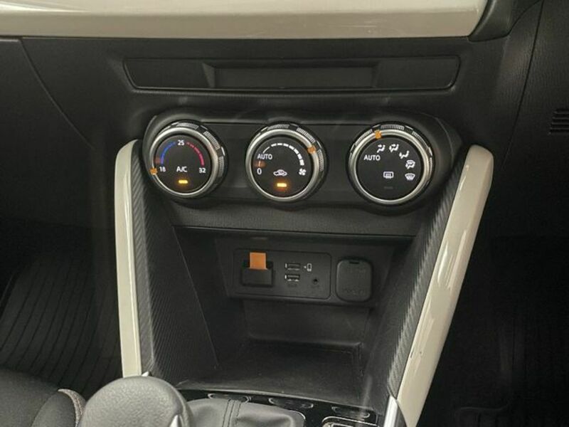 MAZDA2