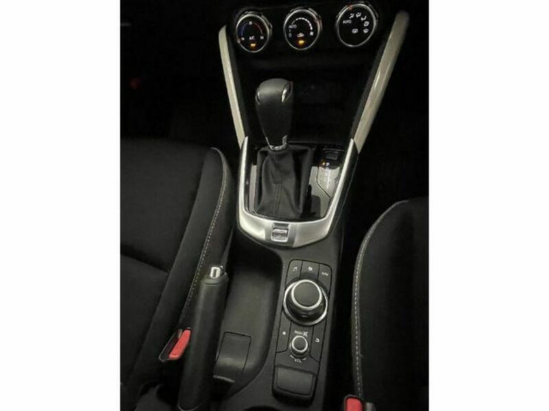 MAZDA2