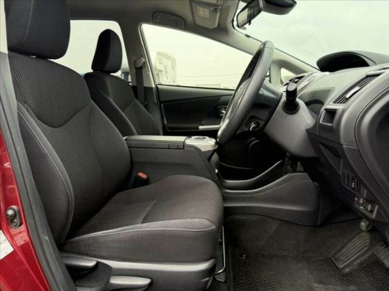 PRIUS ALPHA