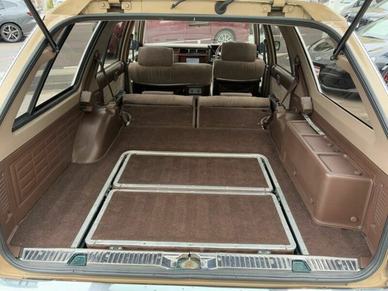 GLORIA WAGON
