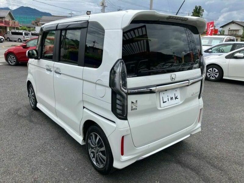 N BOX CUSTOM