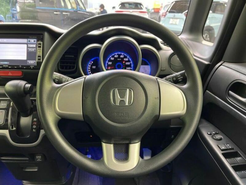 N BOX CUSTOM