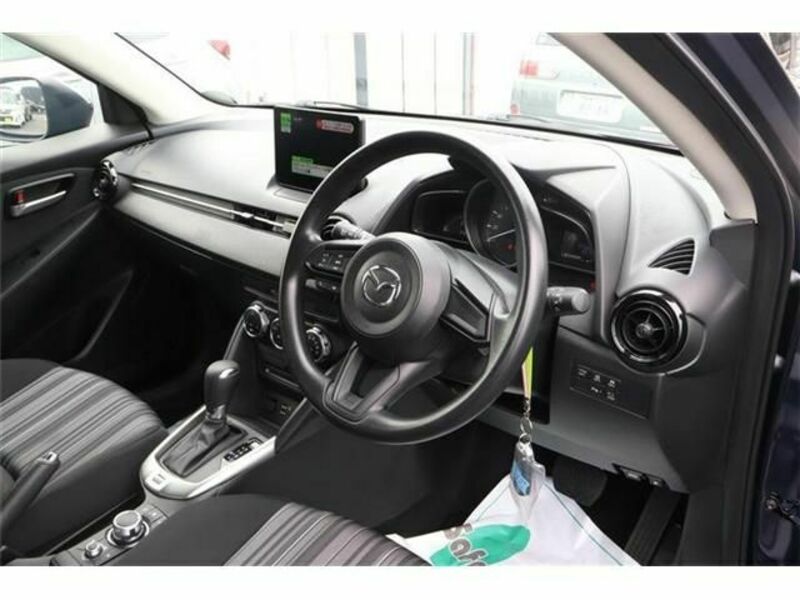 MAZDA2