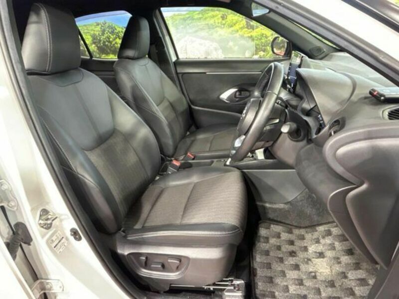 YARIS CROSS