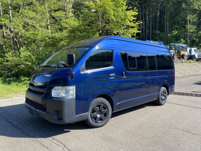 TOYOTA HIACE VAN
