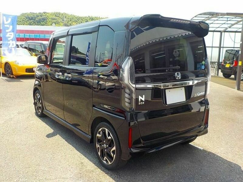 N BOX CUSTOM