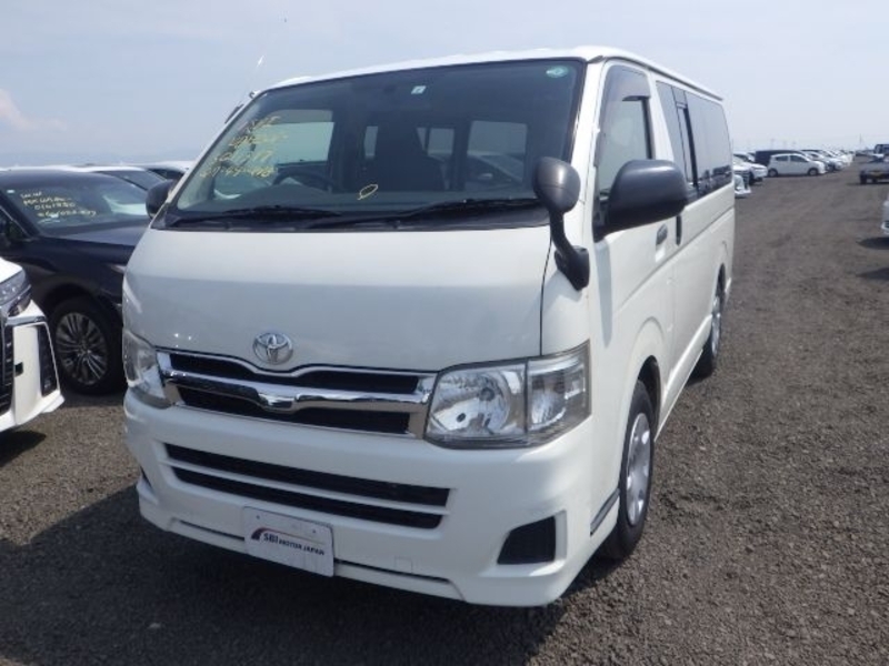 TOYOTA HIACE VAN