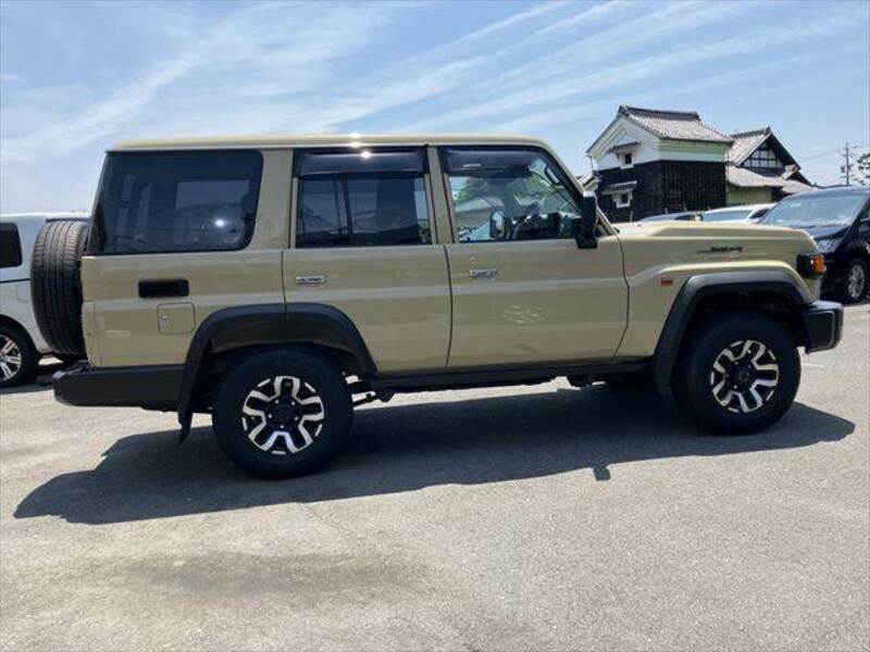 LAND CRUISER