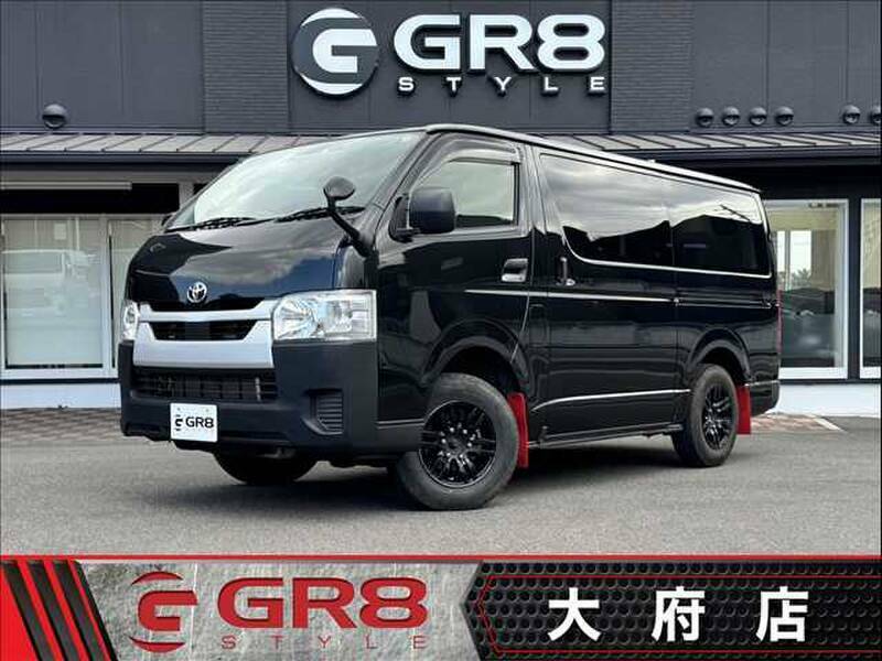 TOYOTA HIACE VAN