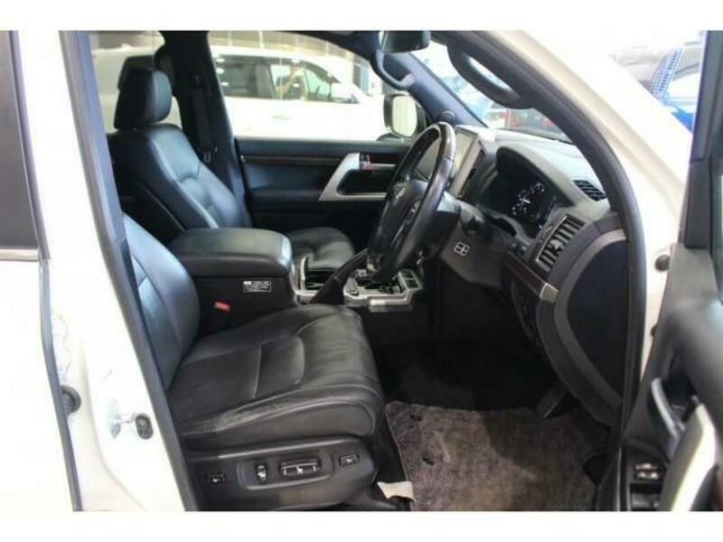 LAND CRUISER