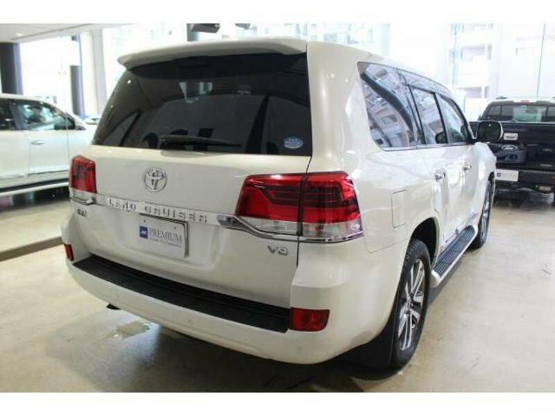 LAND CRUISER